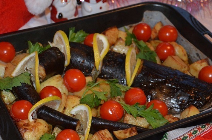 Сом запеченный с картофелем