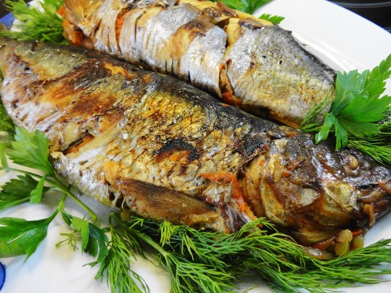 Селедка с овощами запеченная в пергаменте