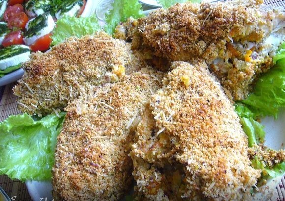 Морской окунь с овощной начинкой в орехово-сухарной панировке