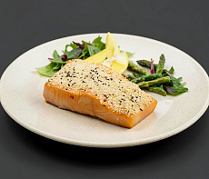 Кета в кунжутной корочке