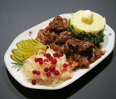 Тушеная оленина