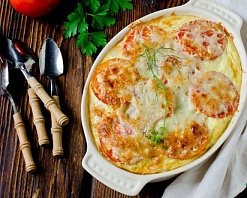 Рисовая запеканка с морским окунем и помидорами