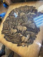 Стол на ножке из рога оленя