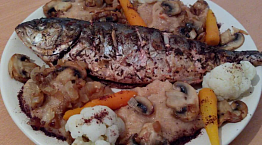 Лакедра с сумахом и овощным пюре с шампиньонами