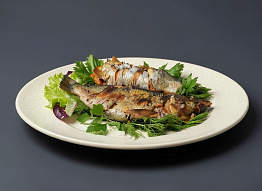 Селедка с овощами запеченная в пергаменте