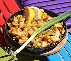 Рапан, жаренный с луком