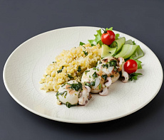 Молодые каракатицы с чесноком и петрушкой