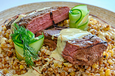 Превью Дикое мясо в ресторане. Сибирский продукт