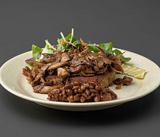 Нутрия с кукурузной лепешкой