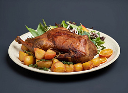 Гусь, запечённый с овощами