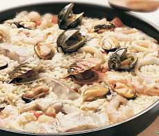 Паэлья с устрицами и другими морепродуктами