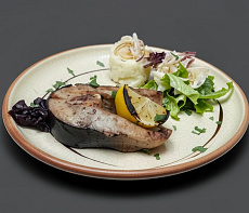 Стейки из тайменя под соусом бешамель