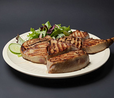 Тунец Лоин-гриль под соусом с васаби