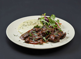 Сердце лося в томатно-луковом соусе