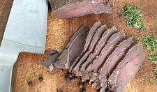 Превью Мясо северного оленя полукопченое (охлажденное)