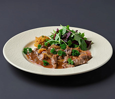 Лаконичный гуляш из косулятины