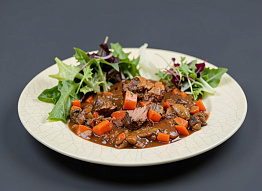 Мясо лося тушеное