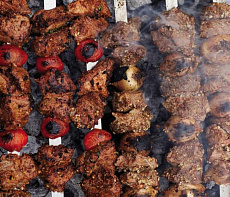 Шашлык из верблюжатины с черри