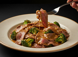 Фрай из лосятины с брокколи в терияки