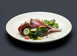 Нерка, фаршированная зеленью