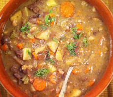 Сердечки косули с овощами и сухариками