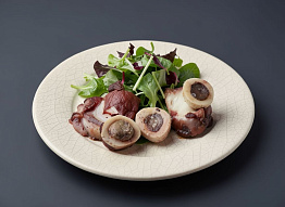 Мозговые косточки с салатом