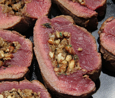 Рулет из оленины с орехами