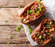 Картофель, фаршированный мясом кабана