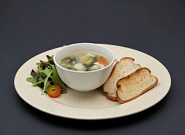 Легкий супчик из морского языка с овощами и рисом