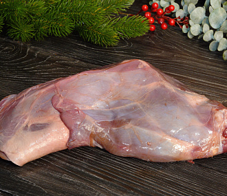 Окорок пятнистого оленя на кости свежемороженый