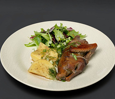 Вальдшнепы, фаршированные черносливом, с картофелем и луком