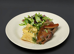 Вальдшнепы, фаршированные черносливом, с картофелем и луком