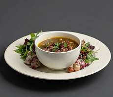 Мясо оленя тушеное с фасолью и овощами