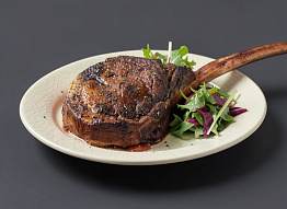 Стейк томагавк из лося на электрогриле