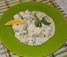 Морские гребешки в сливочно-чесночном соусе