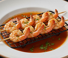 Острые шашлычки из креветок