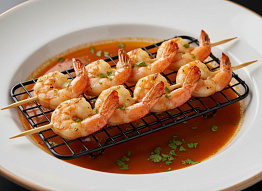 Острые шашлычки из креветок