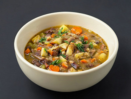 Сердечки косули с овощами и сухариками