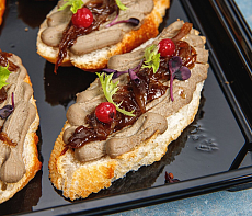 Закуска с паштетом из дичи с дымчатым оттенком 