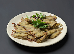 Хамса, запеченная в панировочных сухарях с ароматными травами