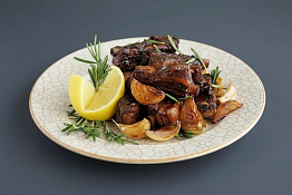 Барбекю из рёбрышек дикого кабана