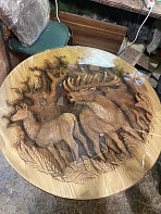 Стол на ножке из рога оленя