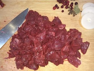 Гуляш из мяса марала