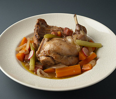 Заяц, тушеный в маринаде по-сельски