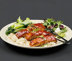 Запеченные стейки семги в медово-томатном соусе