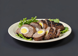 Праздничный рулет из оленя с кабаньим шпиком