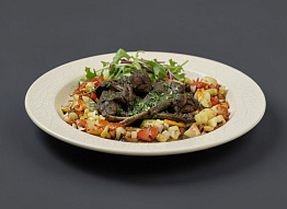 Зайчатина на овощном ассорти