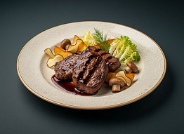 Стейки-гриль из лосятины в бальзамике