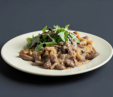 Бефстроганов в сметанно-винном соусе