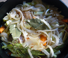 Заяц, тушеный в маринаде по-сельски